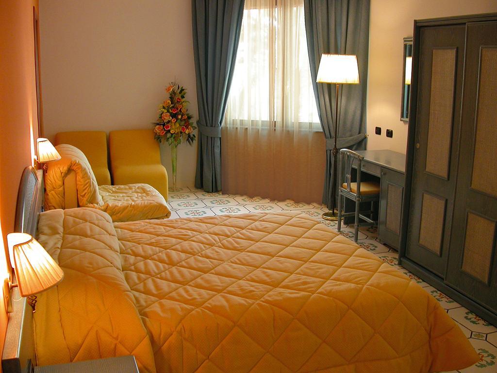 Hotel L' Anicre Варкатуро Екстериор снимка