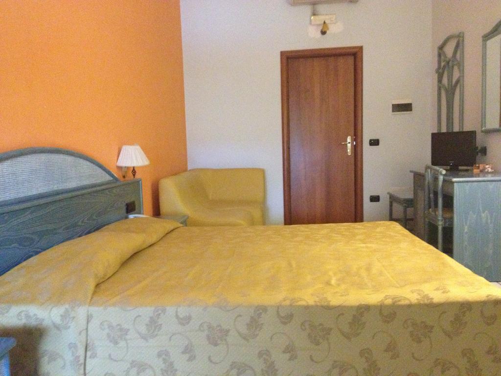 Hotel L' Anicre Варкатуро Стая снимка